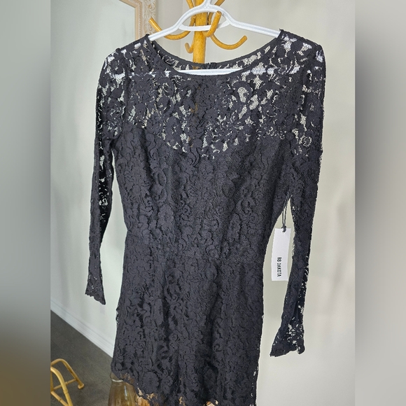 Long lace sleeves mini romper - Picture 4 of 9